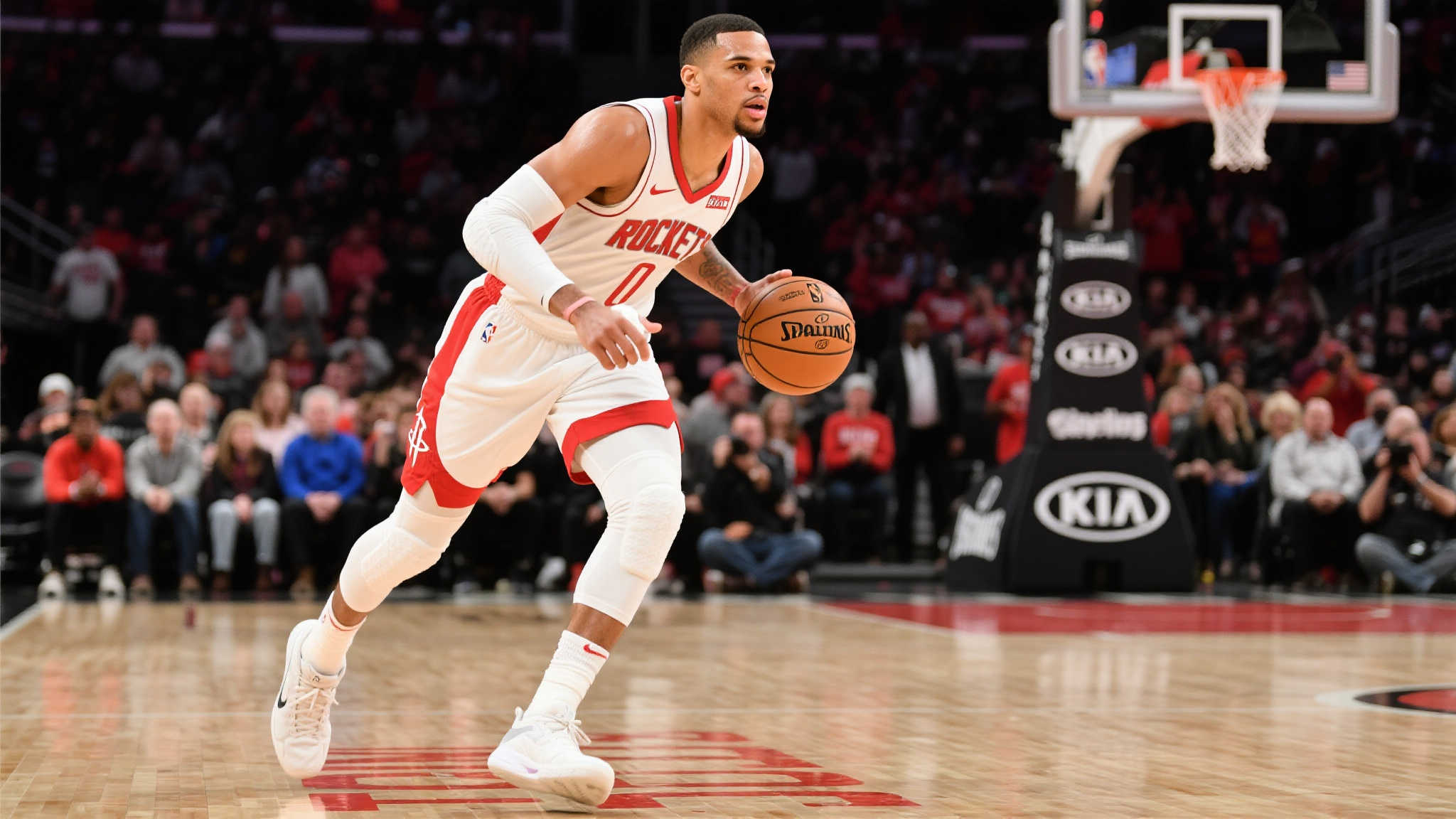 致敬！戈登带伤作战24分钟，美媒：仍在承受哥哥离世之痛